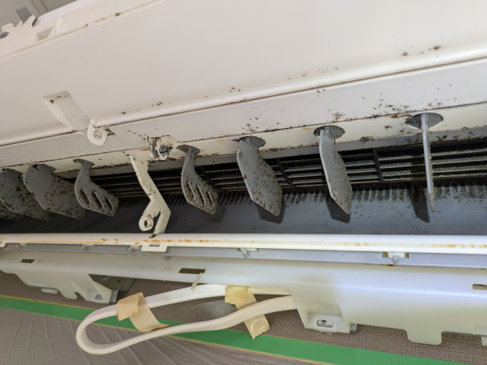 埼玉県幸手市下川崎のお掃除機能付きエアコンの作業前1