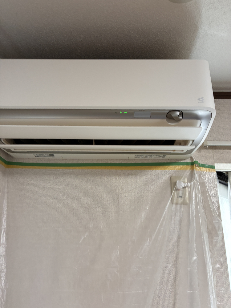 大阪府東大阪市小阪本町のお掃除機能付きエアコンの作業前3