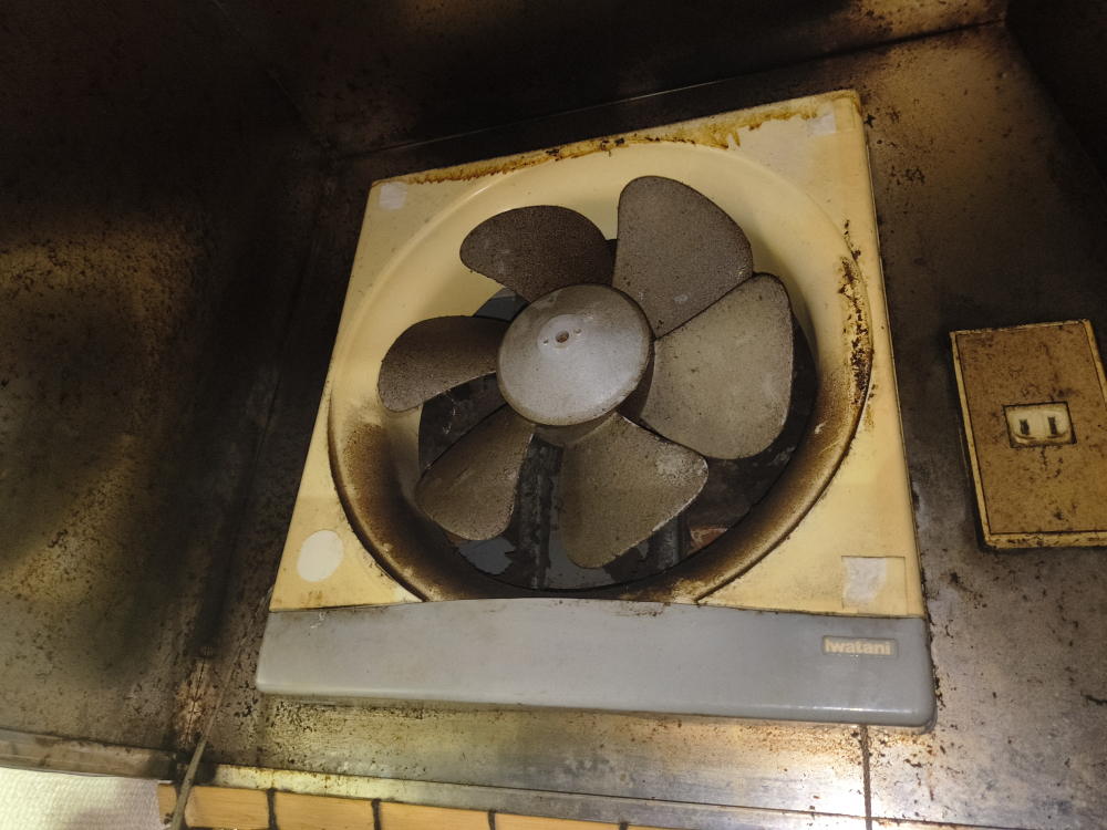 埼玉県さいたま市中央区のレンジフードクリーニングの作業前2