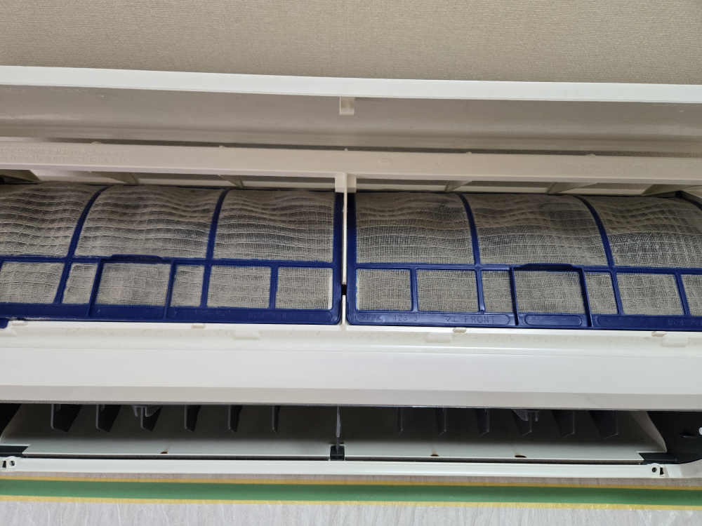 東京都府中市のお掃除機能付きエアコンの作業前1