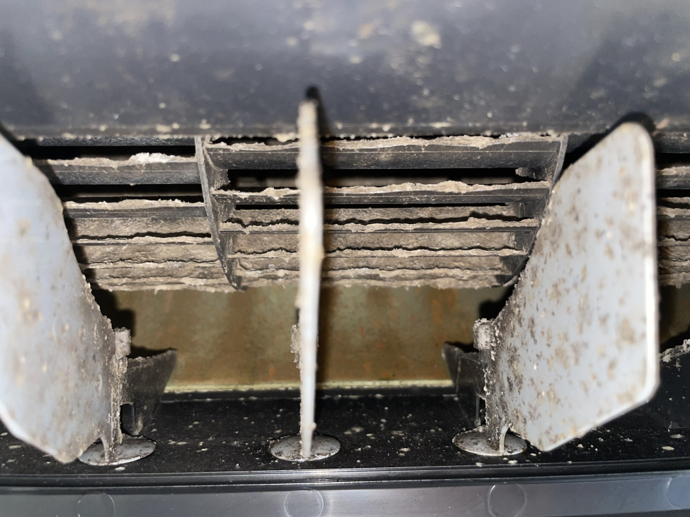 愛知県名古屋市東区萱場のお掃除機能付きエアコンの作業前1