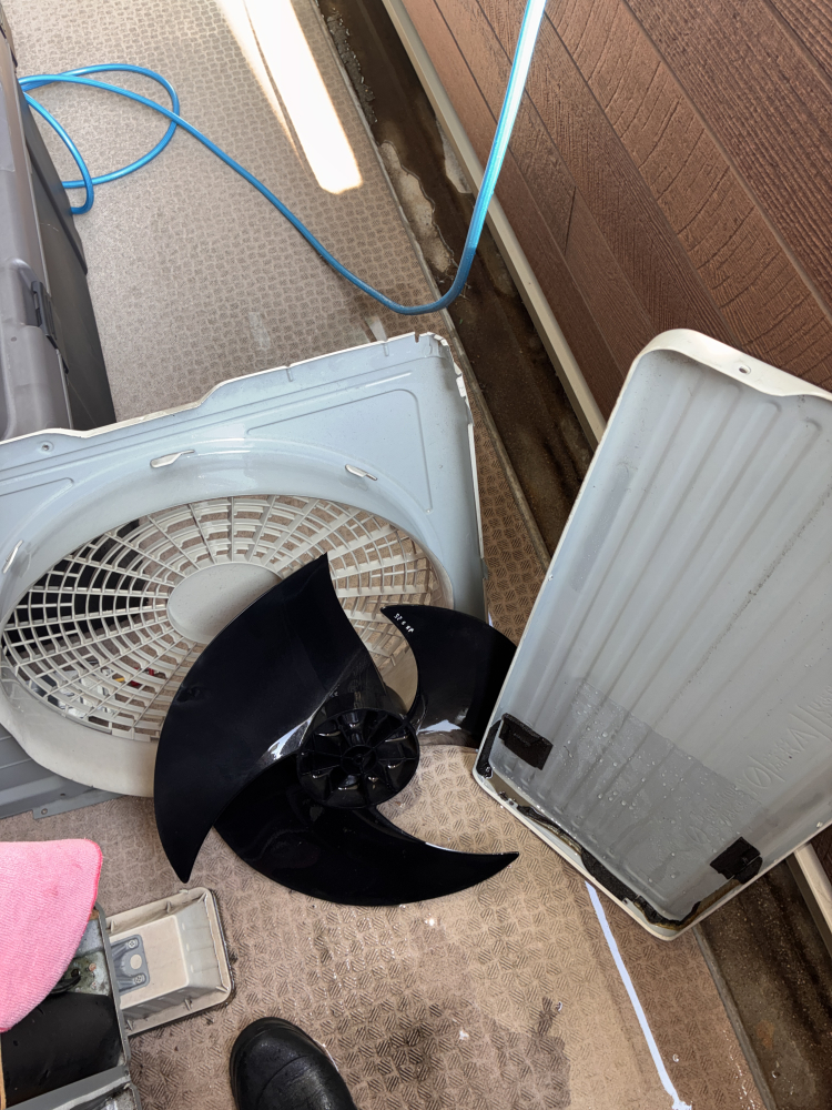 大阪府大阪市平野区加美北の壁掛けエアコンの作業前2