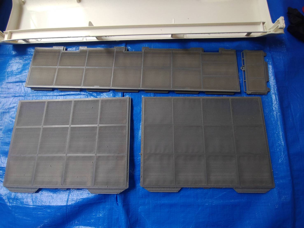 東京都世田谷区祖師谷のお掃除機能付きエアコンの作業前1
