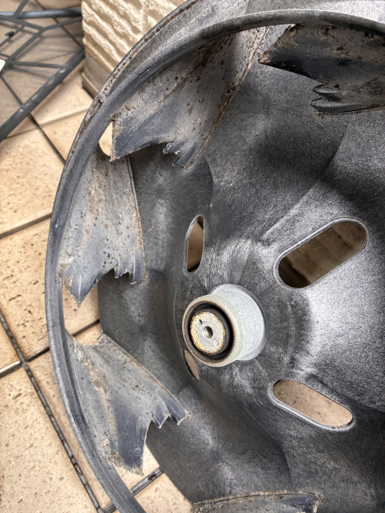 埼玉県新座市の家庭用床置きエアコンの作業前1