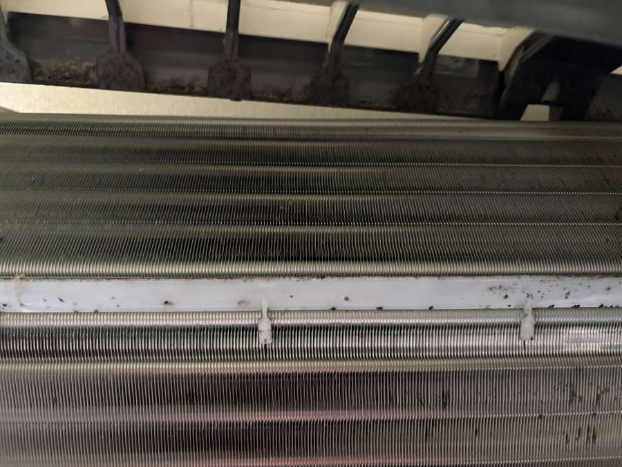 愛知県一宮市大和町の壁掛けエアコンの作業前1