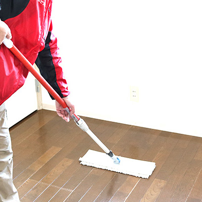 床ワックスの剥離&塗り直しなら