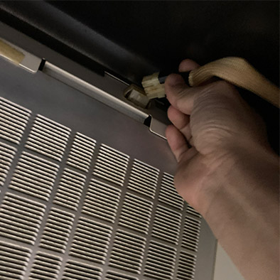 ①電源プラグを抜く    