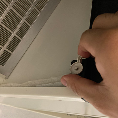 ②レンジフードを外す（フード付の場合）    