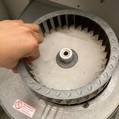 ⑤ファンをまっすぐ抜き取る    