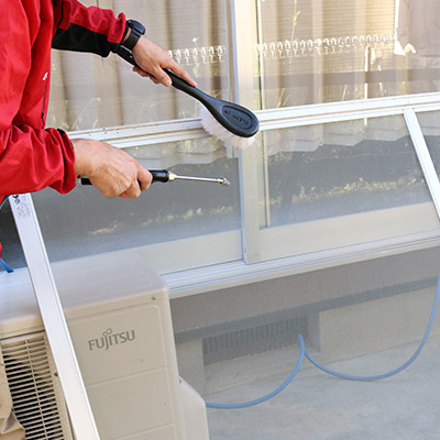 網戸の洗浄・張り替えもお任せください!